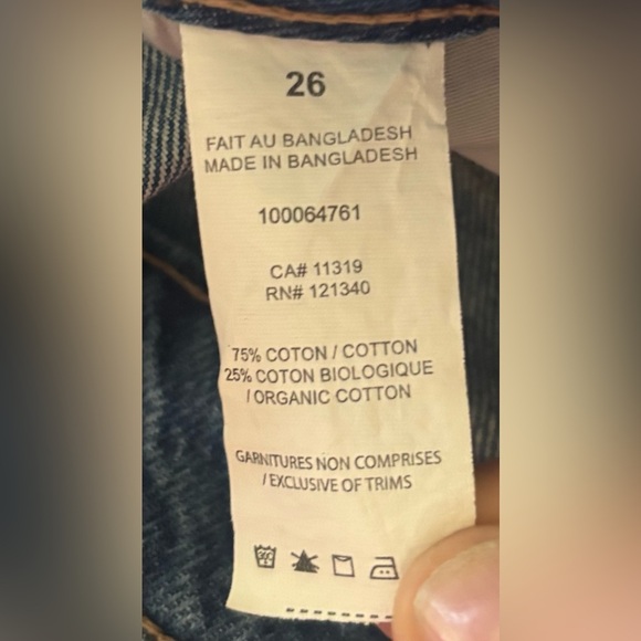 NWT Dynamite Renee Mid Thigh Jean Shorts Factory Distressing Size 26 Women’s - Picture 7 of 8